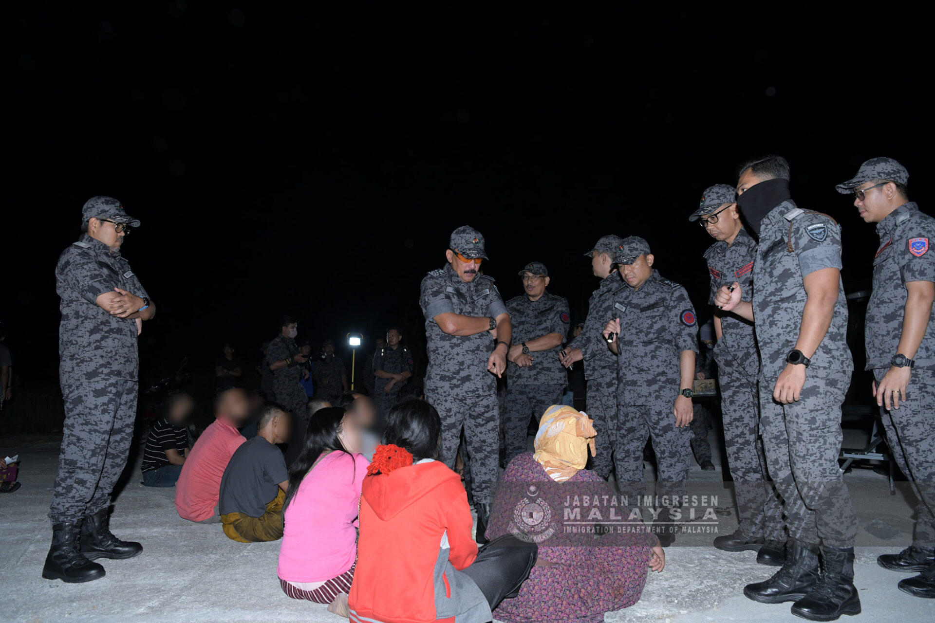 JIM Serbu Penempatan Haram Dikelilingi Kebun Di Pulau Meranti Edisi 9