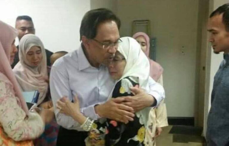 Februari 10 menggamit memori Anwar masuk penjara (sekali lagi) | Edisi 9