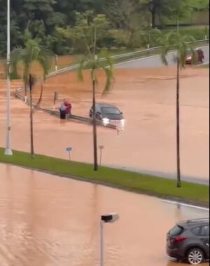 Banjir Kilat Gara-gara Longkang Tersumbat Di Desa Putra | Edisi 9